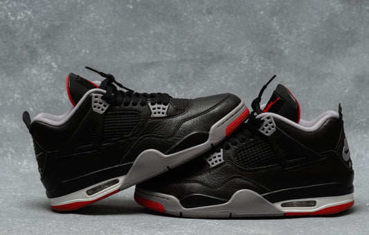 Air Jordan 4 Retro 'Bred
Reimagined' (USED, 2 POSTURAS)